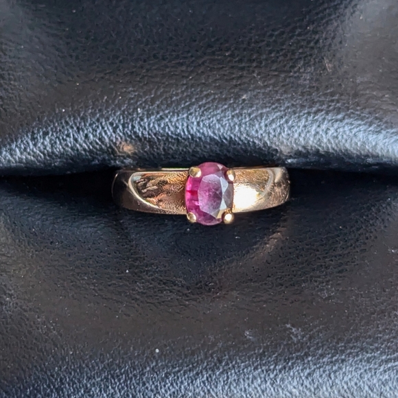 Genuine Ruby 18k Gold Ring - Picture 9 of 11